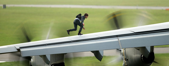 טום קרוז רץ! טםו קרוז קופץ ממקומות גבוהים! טום קרוז נתלה על מטוס! טום קרוז רץ על מטוס!